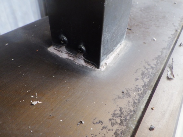 笠木の既存シーリング撤去終了です