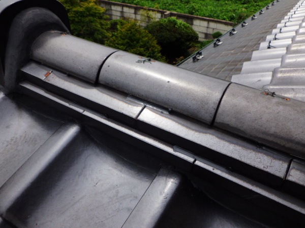 熨斗瓦のラバーロック終了です