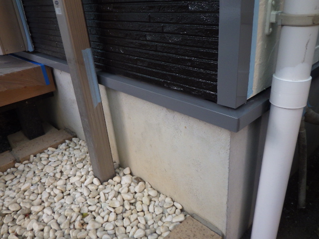 土台水切りの中塗り終了です