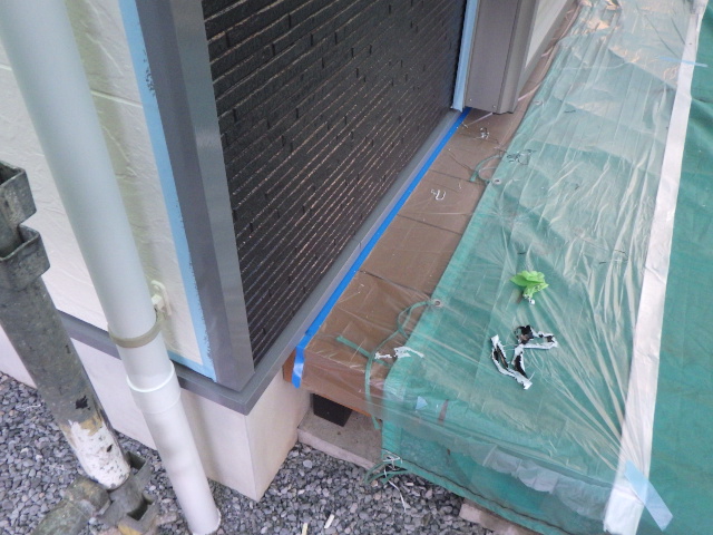 土台水切りの中塗り終了です