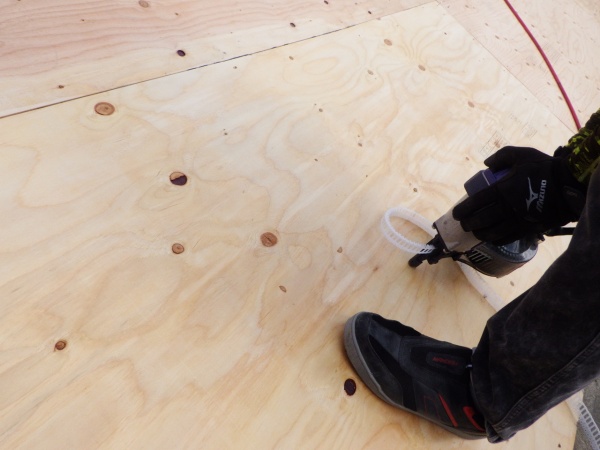 野地板貼り中です