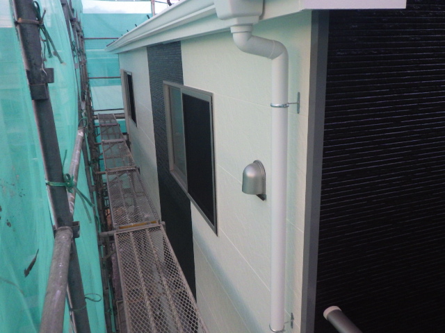 雨樋取り付けが終了しました