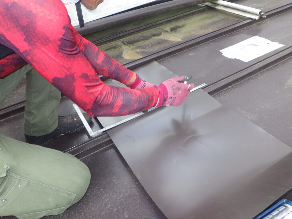 平板金の加工中です