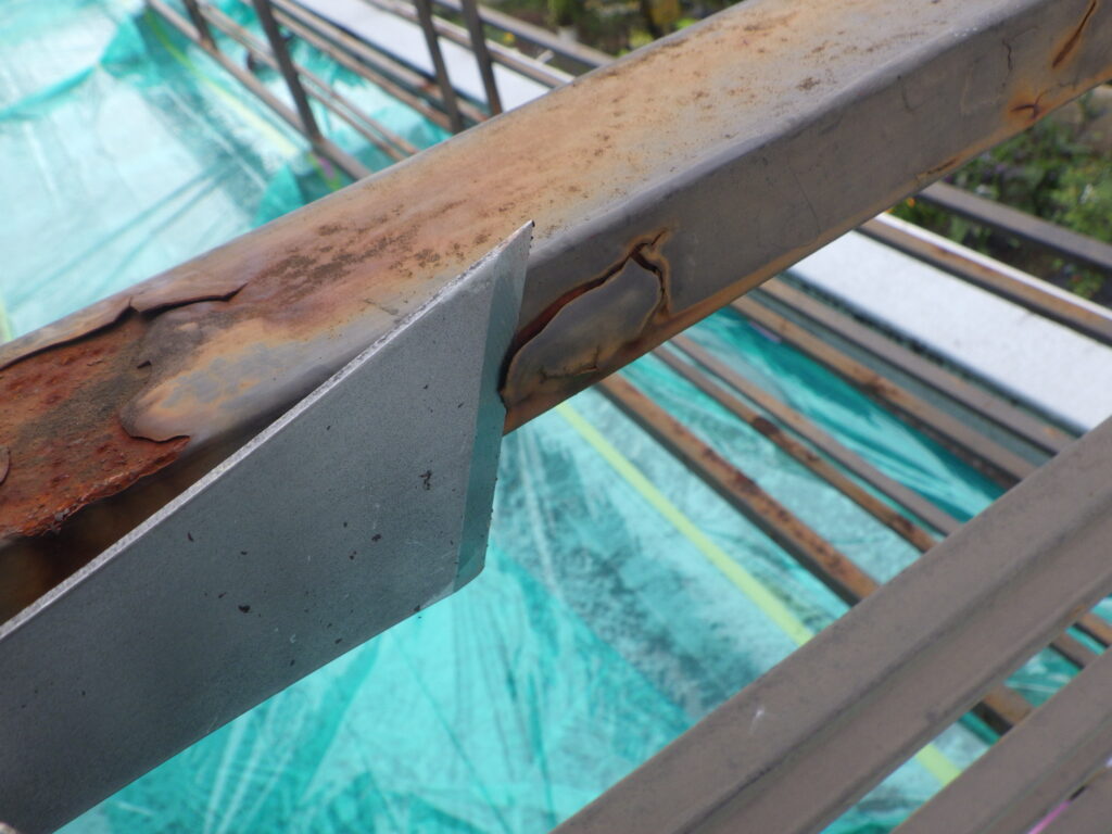 皮すきでケレン中です