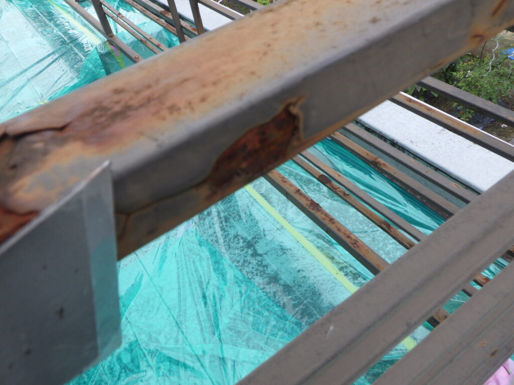 皮すきでケレン中です