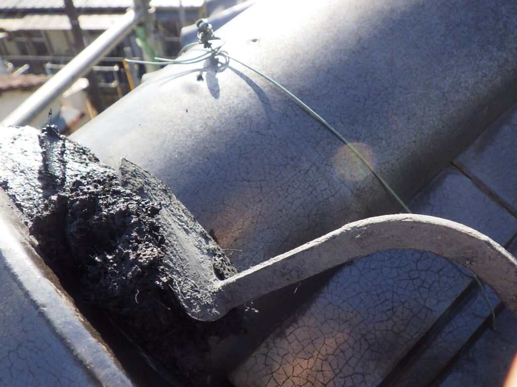 鬼首の漆喰巻き中です