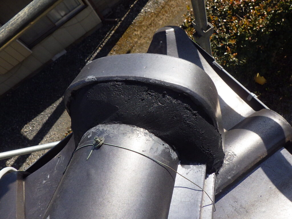 下屋根の漆喰打ち増し取り直しが終了しました