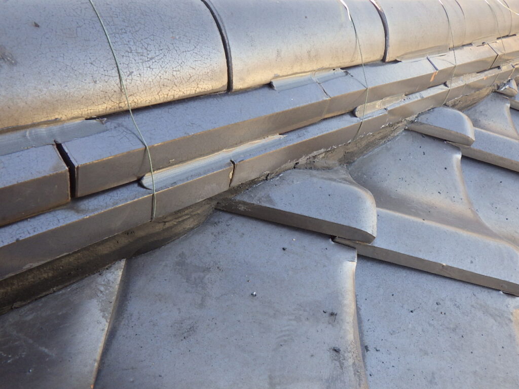 熨斗瓦のラバーロック終了です