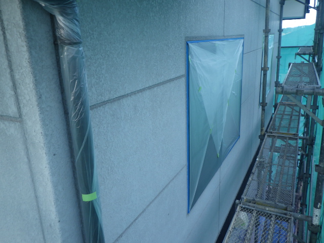 窓周りの養生が終了しました