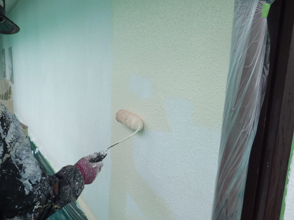 中塗り塗装中