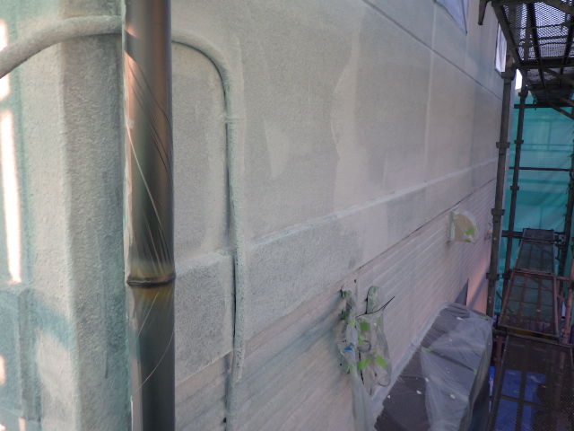 外壁の下塗りが終了しました