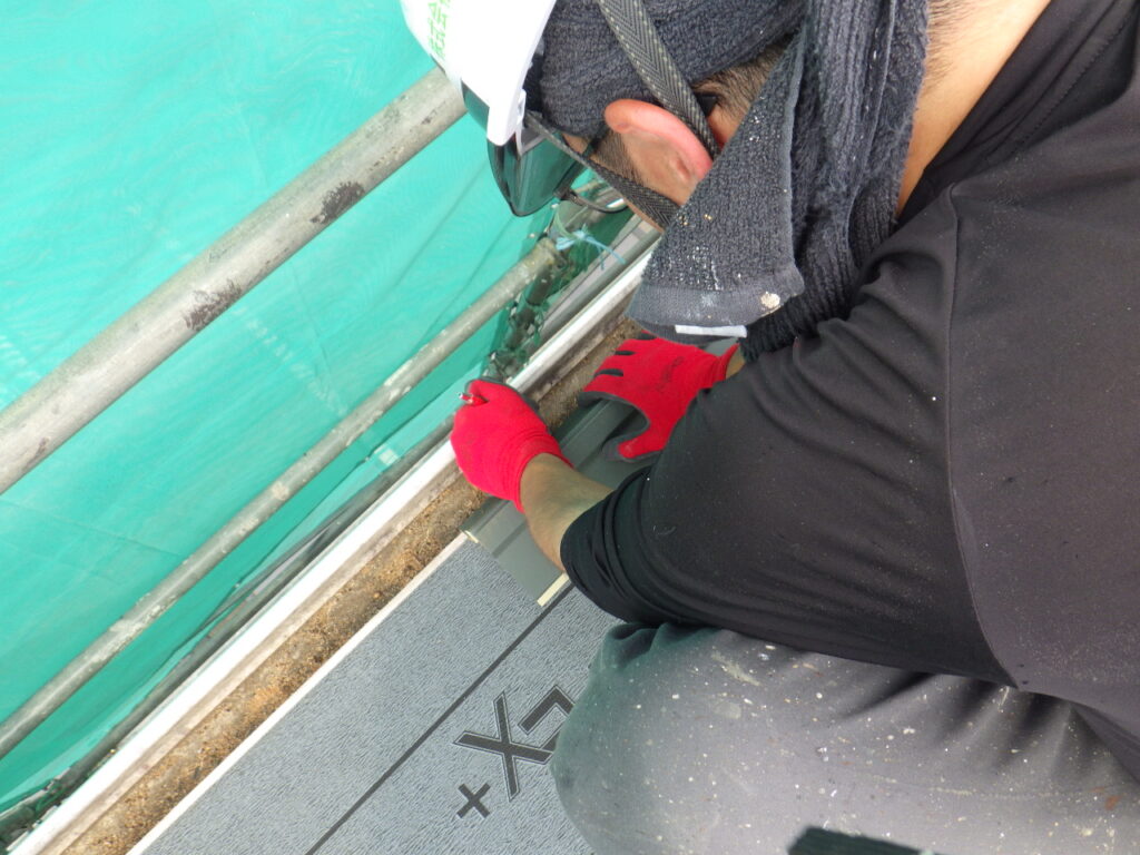 水切りスターター取り付け中