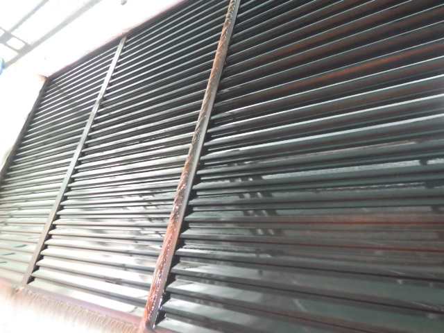 雨戸戸袋の中塗り終了です