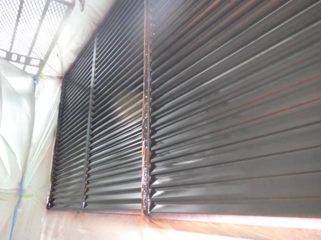 雨戸戸袋の上塗り終了です