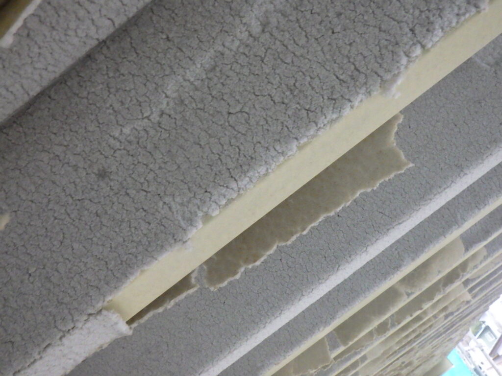 折半裏側のペフの状態です