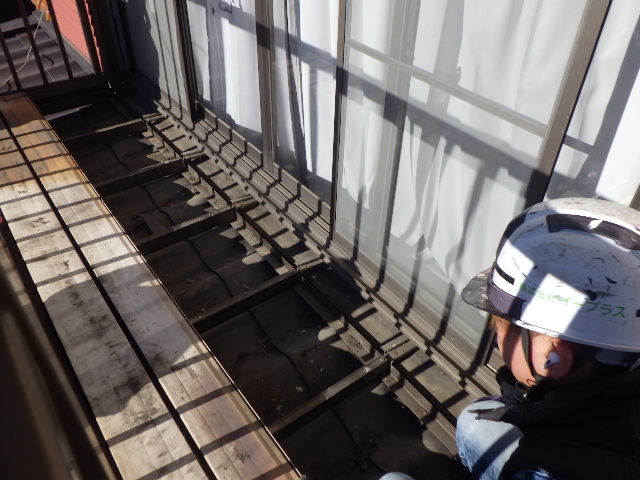 ベランダの解体中です