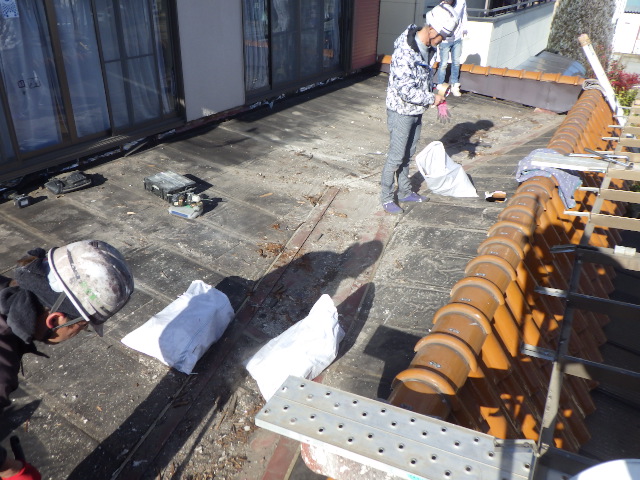 屋根材の撤去完了です