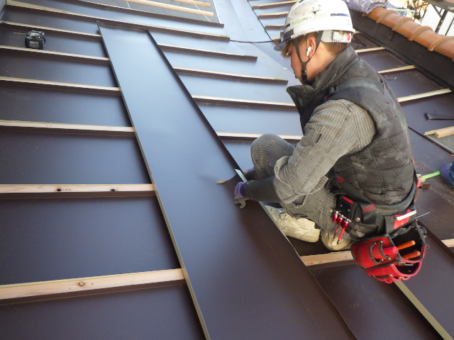 板金の加工中です