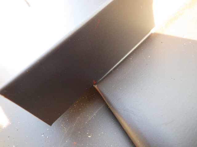 切り込みを入れる場所に墨を引きます