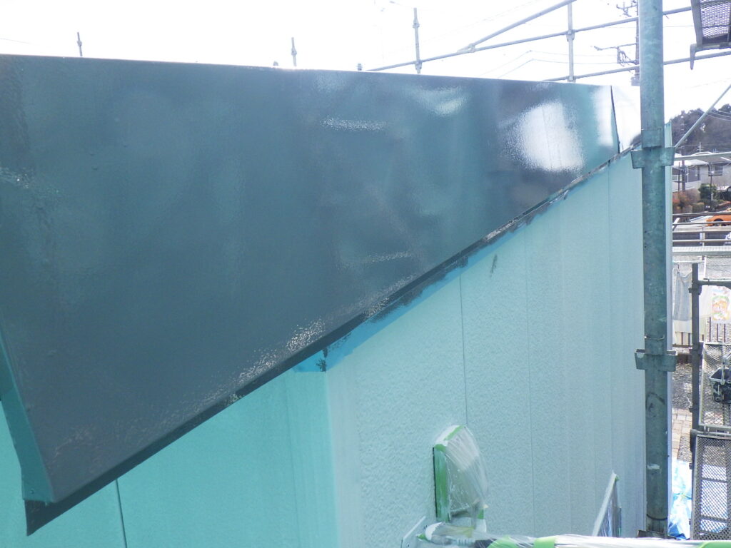 破風板金の中塗り終了です