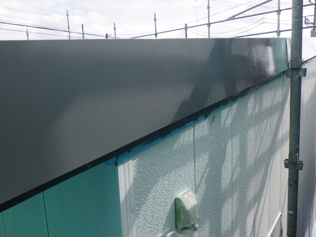 破風板金の２回目塗装終了です