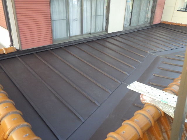 壁水切り板金の取り付け終了です