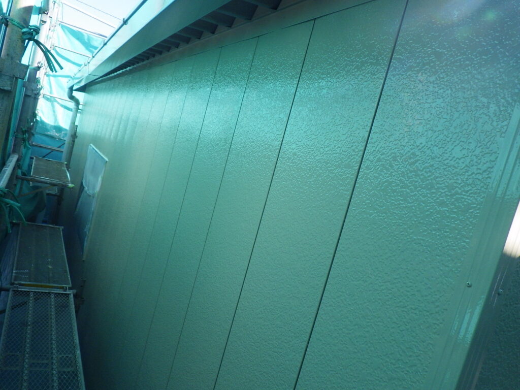 外壁サイディングの上塗り塗装終了です