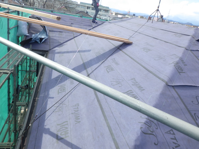 ルーフィングの貼り付け終了です