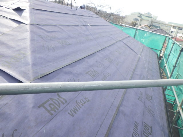 ルーフィングの貼り付け終了です