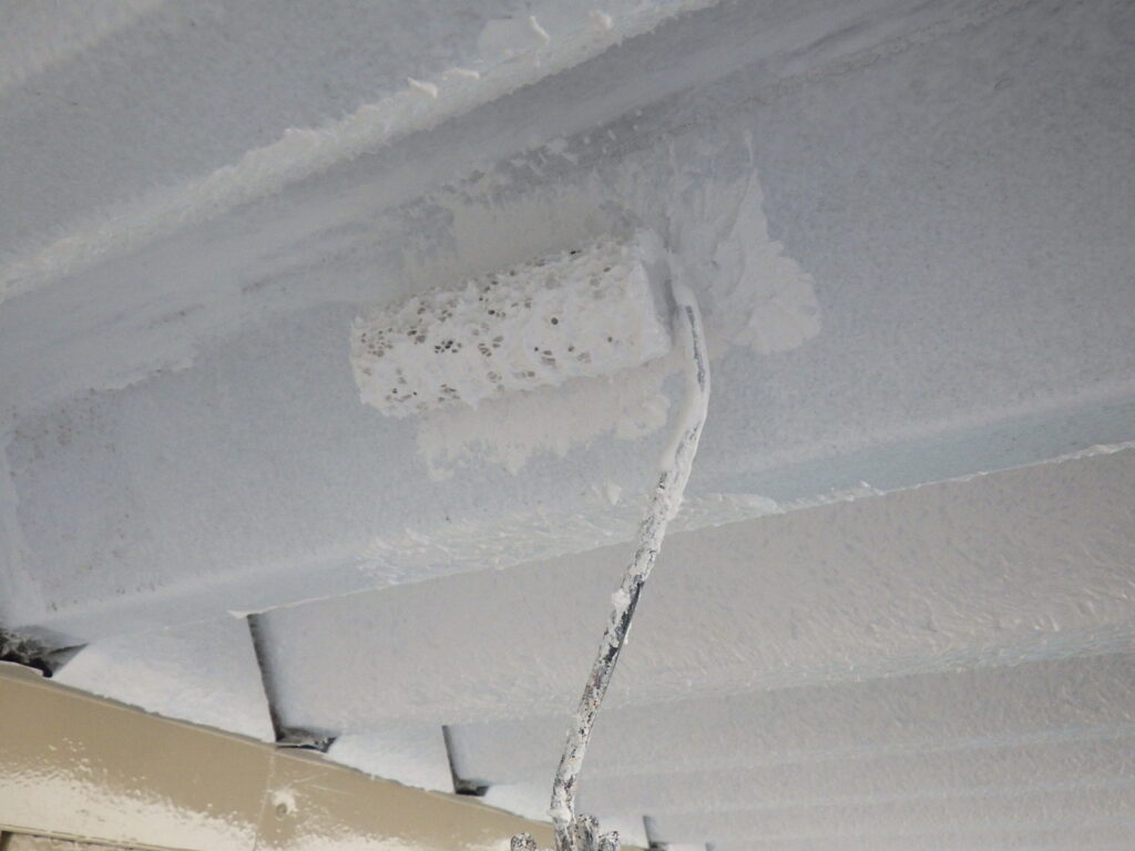 ケツロナインの中塗り塗装中です