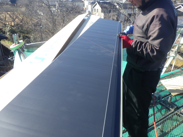 ルーフの加工中です