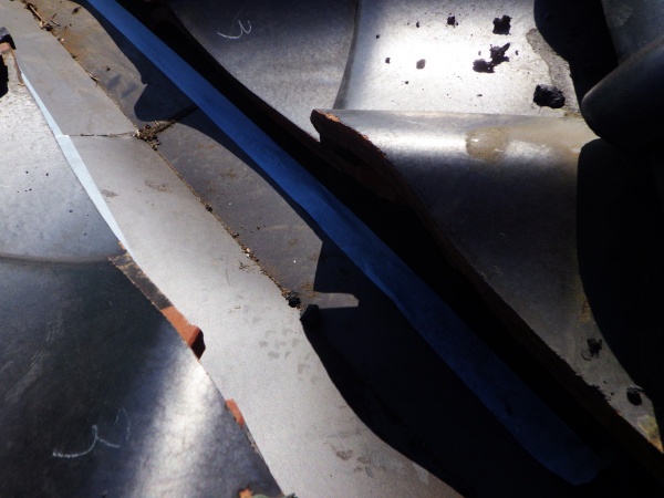 スズメ返しの漆喰詰め中です