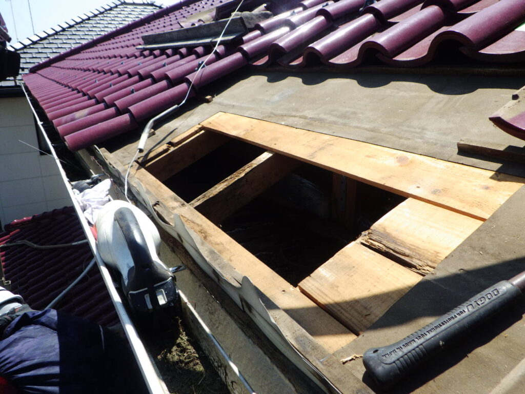 野地板の撤去終了です