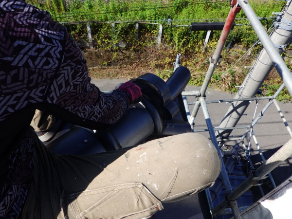 大屋根鬼首の漆喰巻き中です