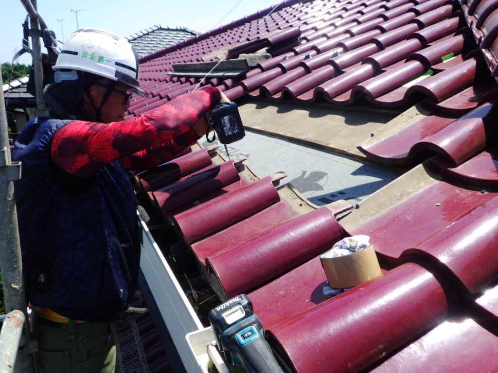 瓦を戻しました