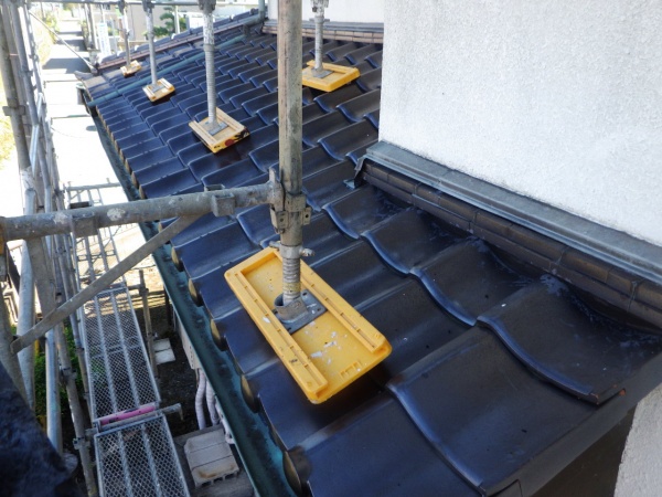 下屋根の漆喰増し詰め工事が終了しました