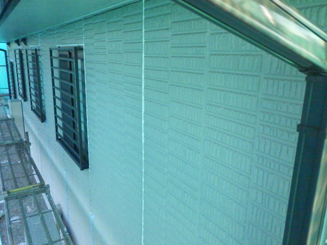 外壁目地のシーリングが終了しました