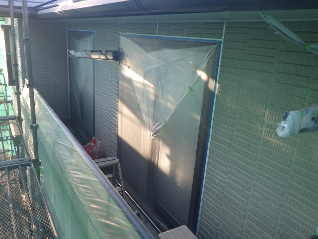 ベランダの養生が終了しました