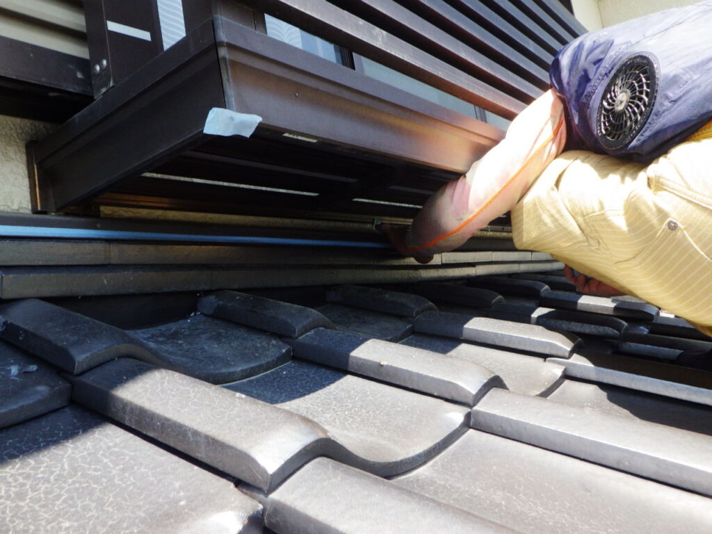 隙間シーリング中です