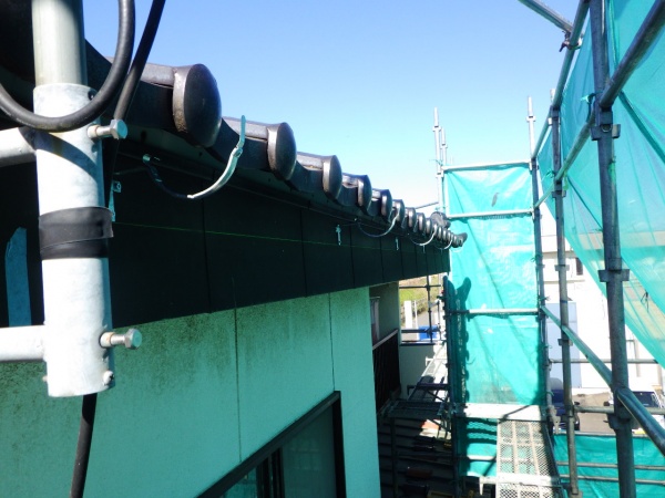 新規軒樋金具取付終了です