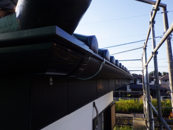 軒樋取り付けが終了しました