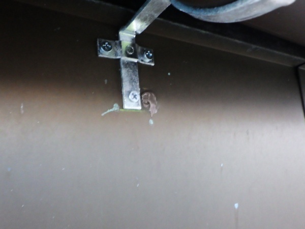 既存金具穴のシーリング終了です