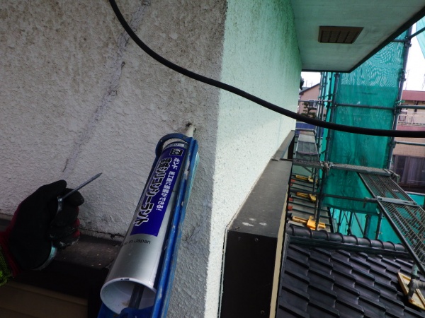 竪樋金具を取り付けました