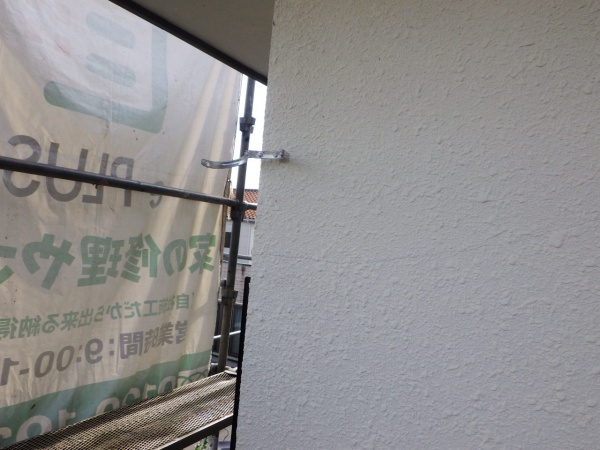 竪樋金具を取り付け終了ました