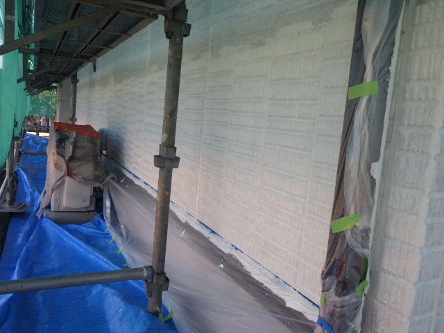 北面外壁下塗り終了です