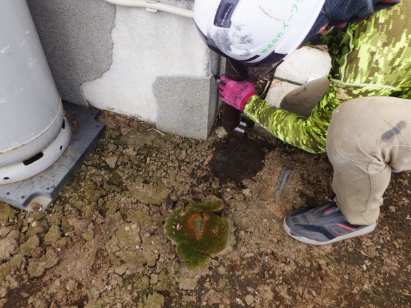 地面側にエルボーを取り付けました