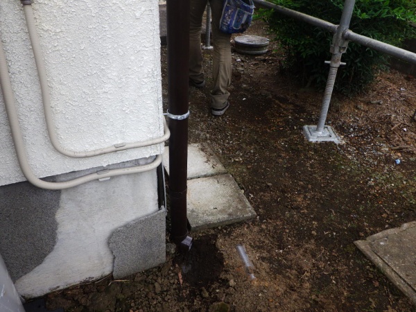 地面側にエルボーを取り付けました