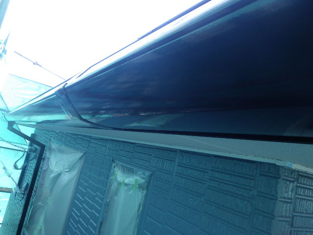 破風、軒樋の塗装終了です