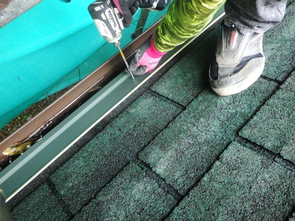 水切りスターターの取り付け中です