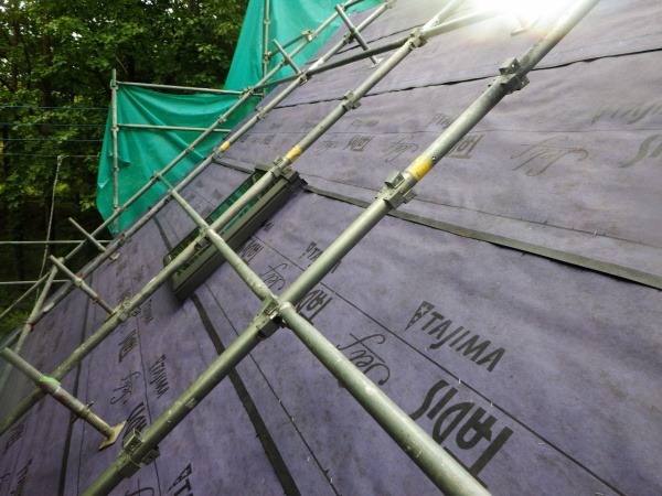 粘着性ルーフィングの貼り付け終了です